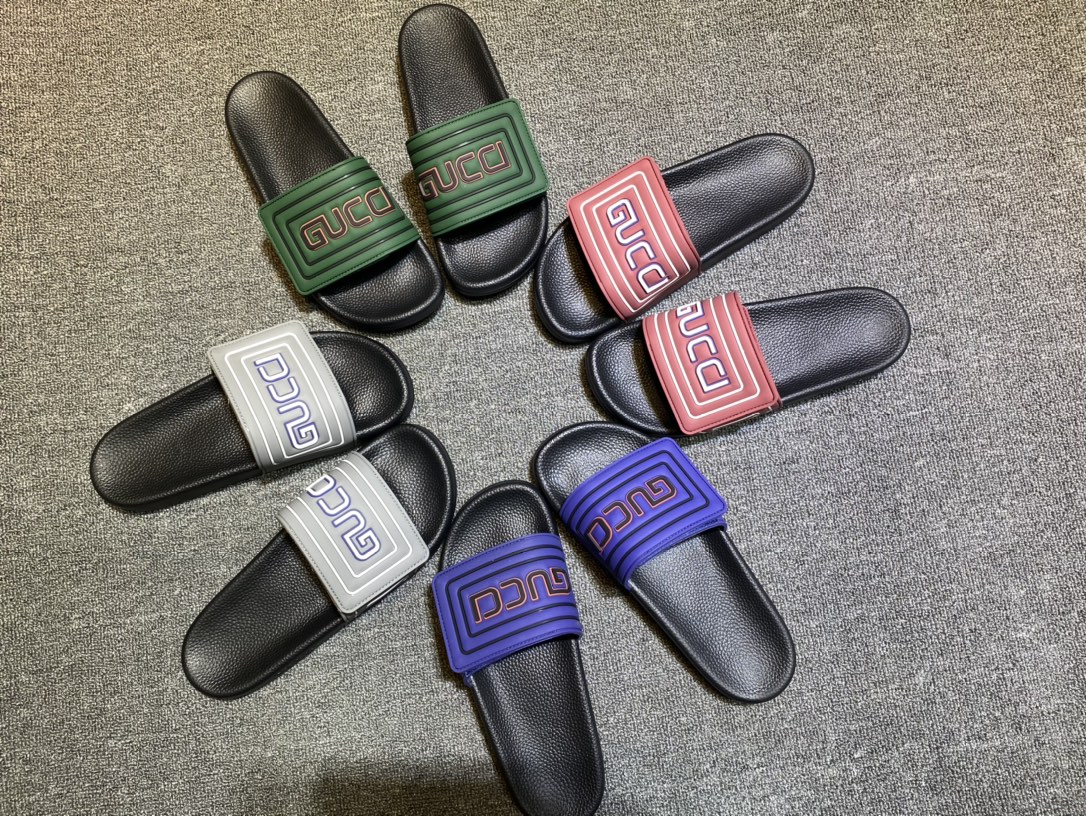 P120
升级板、五机打印，好品质 情侣款🎗Gucci『古奇』印花拖鞋 万众瞩目的一款 美到即可融化你们的心❤毫无悬念的网红单品 每款时装周街拍出镜率都超高！简直就是鬼斧神工的杰作 人手必备的一款『选料』都是原版1:1开模制造 脚感Q弹超柔软 上脚超级秀气🐎35-46,
