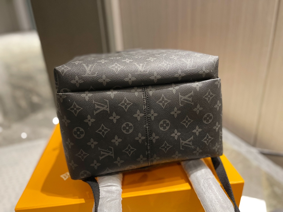 Practical Male Shoulder Bag: Mr. LV Discovery’s Stylish and Functional Choice - 图片 7