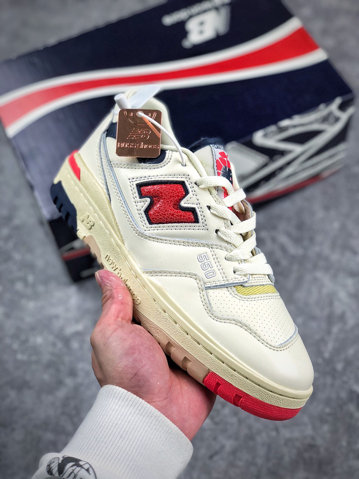 本地自取 支持放店
New Balance BB550系列 
新平衡皮面中性休闲跑鞋 
官方货号: BB550A3
尺码：36 37 37.5 38 38.5 39.5 40 40.5 41.5 42 42.5 43 44 45