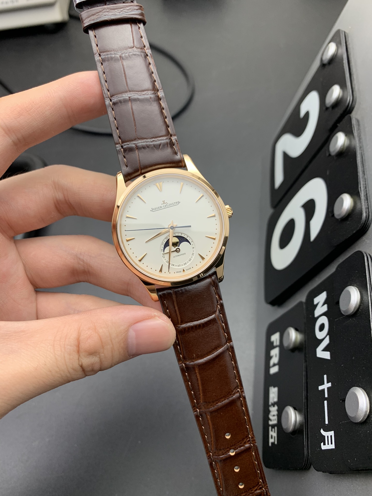 Unknown GF 玫瑰金月相大师