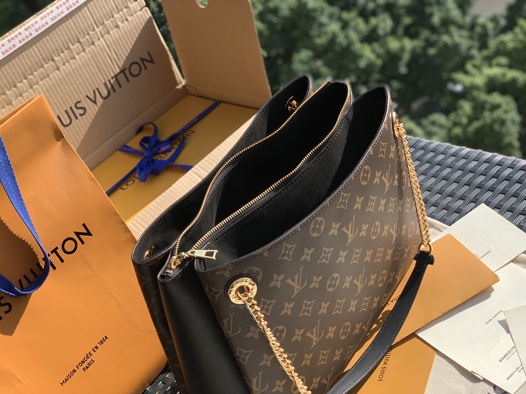 🌼 m43772尺寸36 x 26 x 13 CM 它是一款仅仅凭颜值就可以完胜的手袋！满身散发出复古的