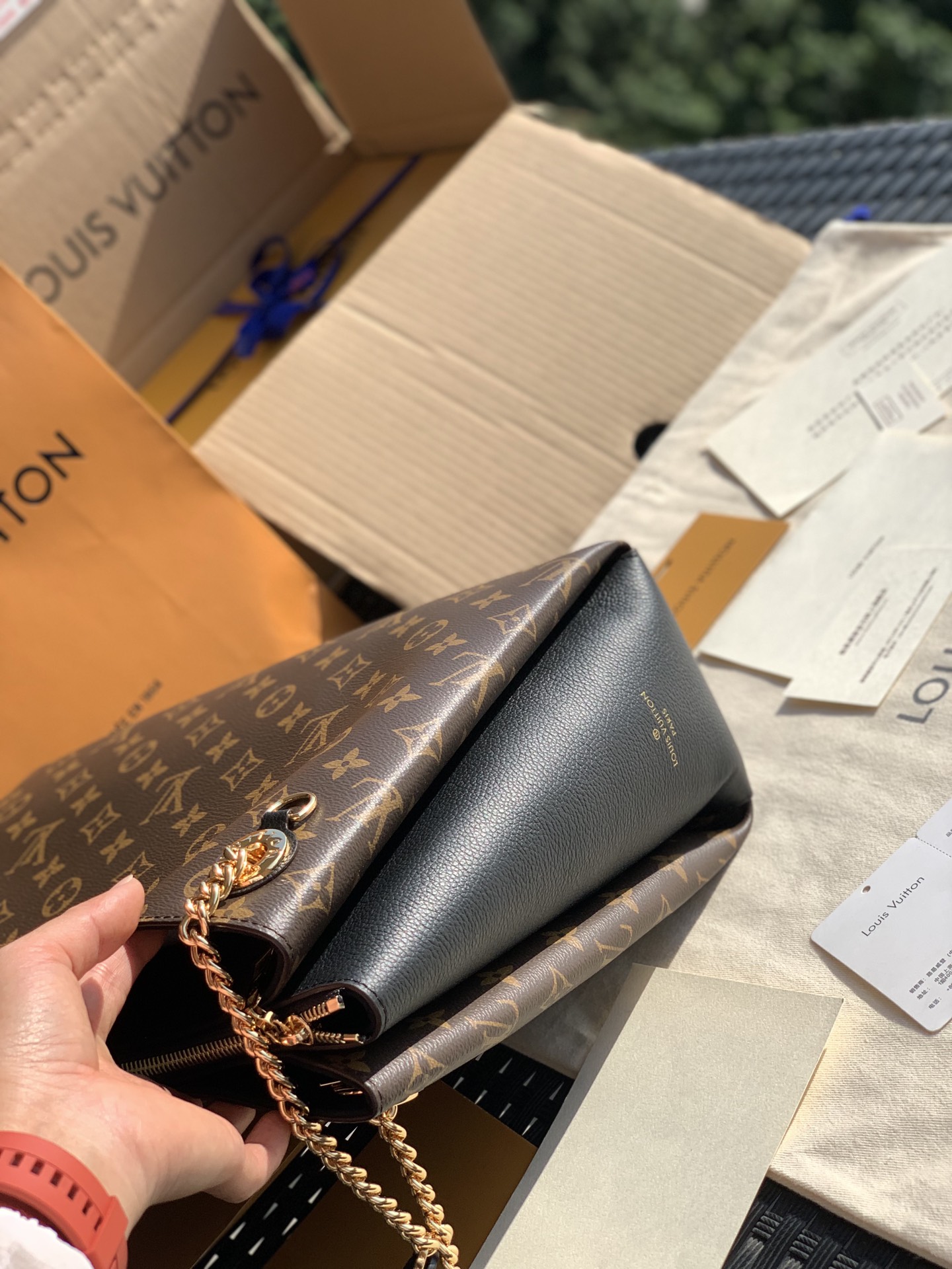 🌼 m43772尺寸36 x 26 x 13 CM 它是一款仅仅凭颜值就可以完胜的手袋！满身散发出复古的