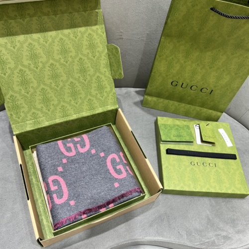 Gucci Wollen Sjaal met GG-Patroon - Grijs & Roze, 35x190cm 1 Gucci Wollen Sjaal met GG-Patroon - Grijs & Roze, 35x190cm