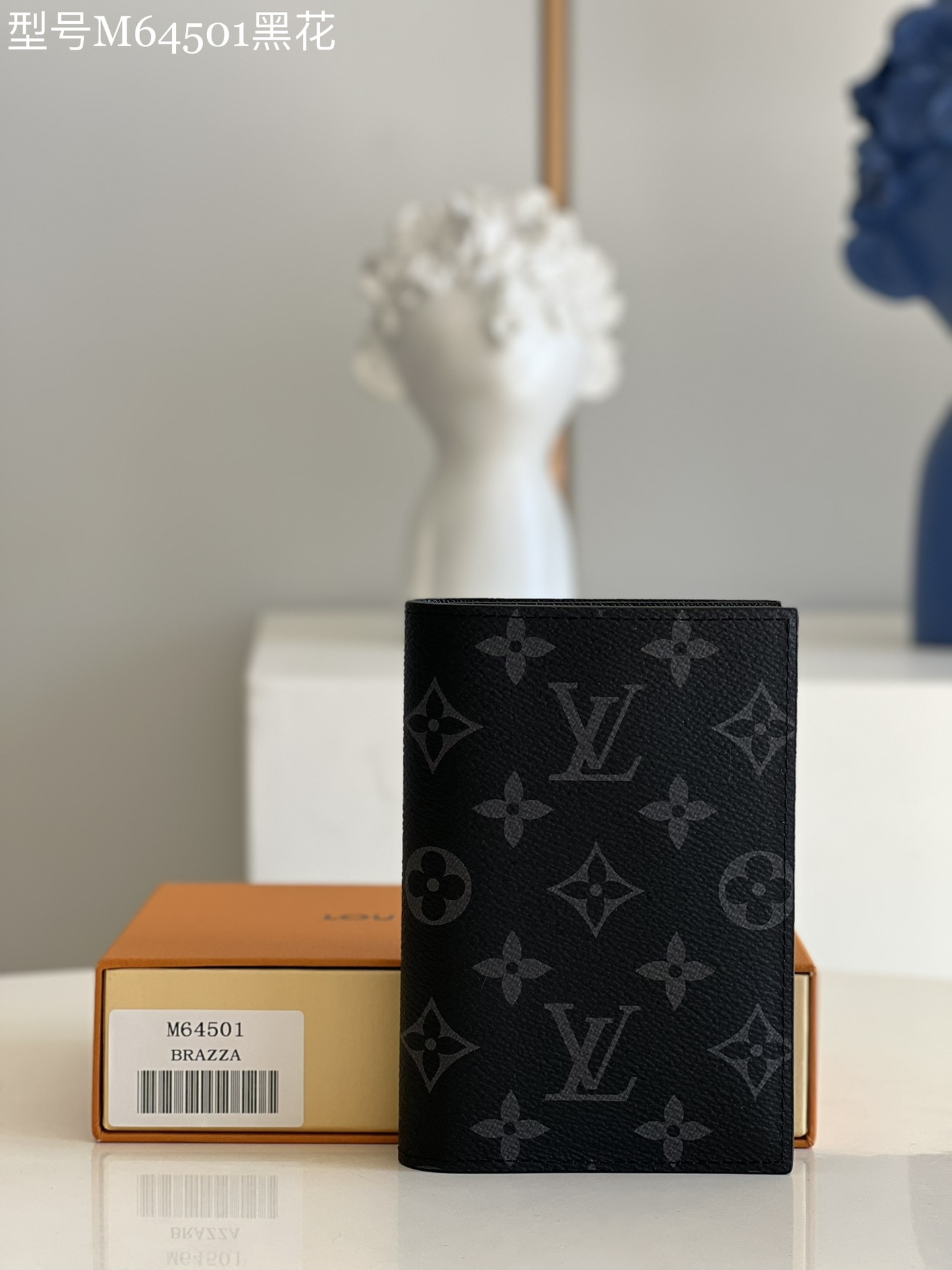 NO:398089,【Exclusive real photo M64501 black flower】The favorite accessories for modern travelers, this coated canvas passport envelope combines fashion and practicality. It is equipped with four credit card slots and two convenient pockets, and quickly access the passport. Detailed features 10 x 14 x 2.5 cm (length x height x width) z.,LV [original leather],louis vuitton19860909【独家实拍M64501黑花】现代旅行者的心仪配饰,此款涂层帆布材质的护照封套是时尚感与实用性的结合.配有四个信用卡插槽与两个便利口袋,快捷取用护照.详细特征10 x 14 x 2.5 厘米 (长度 x 高 x 宽) z.,LV【原厂皮】,louis vuitton,Bag