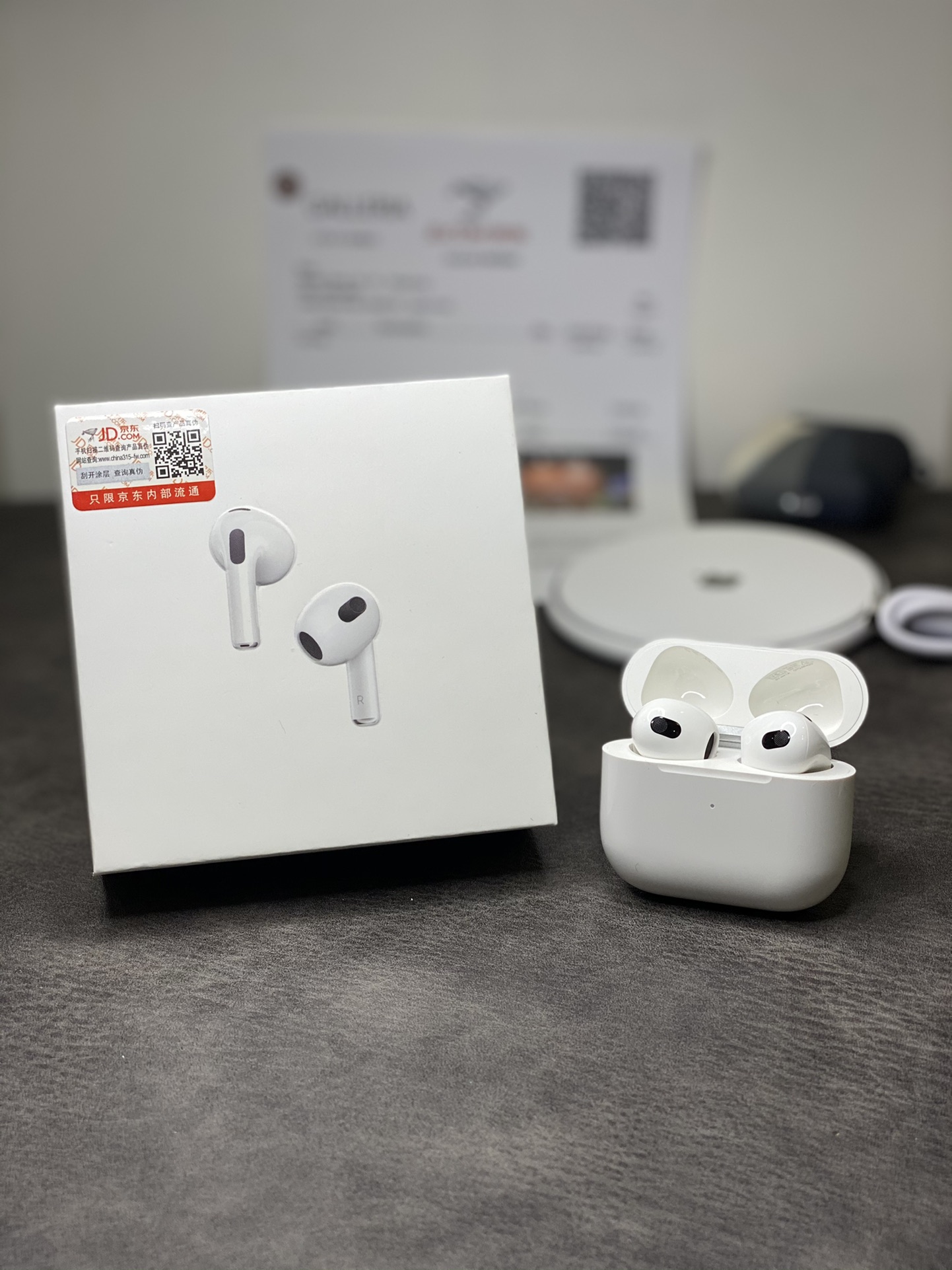 让利主推‼️本地💰130
AirPods3 苹果耳机 京东顶配版
原厂壳料 灰白指示灯 外观跟正品一样看不出假
悦虎络达1562m芯片 纽扣电池 稳定续航5-6小时
支持空间音频 弹窗修改名字定位等功能
机身带序列号 三码对应 官网可以查验证!
智能自适应EQ音效 音质绝对小钢炮!
升级纽扣电池 听歌可达8小时左右 超长续航
真实电量不跳电 秒杀市面各种砸价版本!
外包装同步正品 带原装撕拉封口标签
赠送发货飞机盒 专柜小票 无线充 保护壳等
售后保修三个月 耳机外观不磨损支持退换‼️