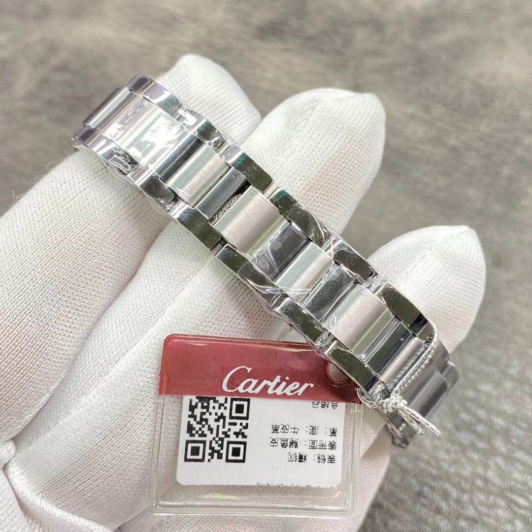 Cartier 卡地亚蓝气球33mm石英女表 镶钻款 是市场仿真度最高的同款女表 她有着蓝宝石水晶镜面 瑞士石英机芯 原装尖晶石表冠 级表盘字面 瑞士烧钢蓝针 三度防水 品质好 性价比高