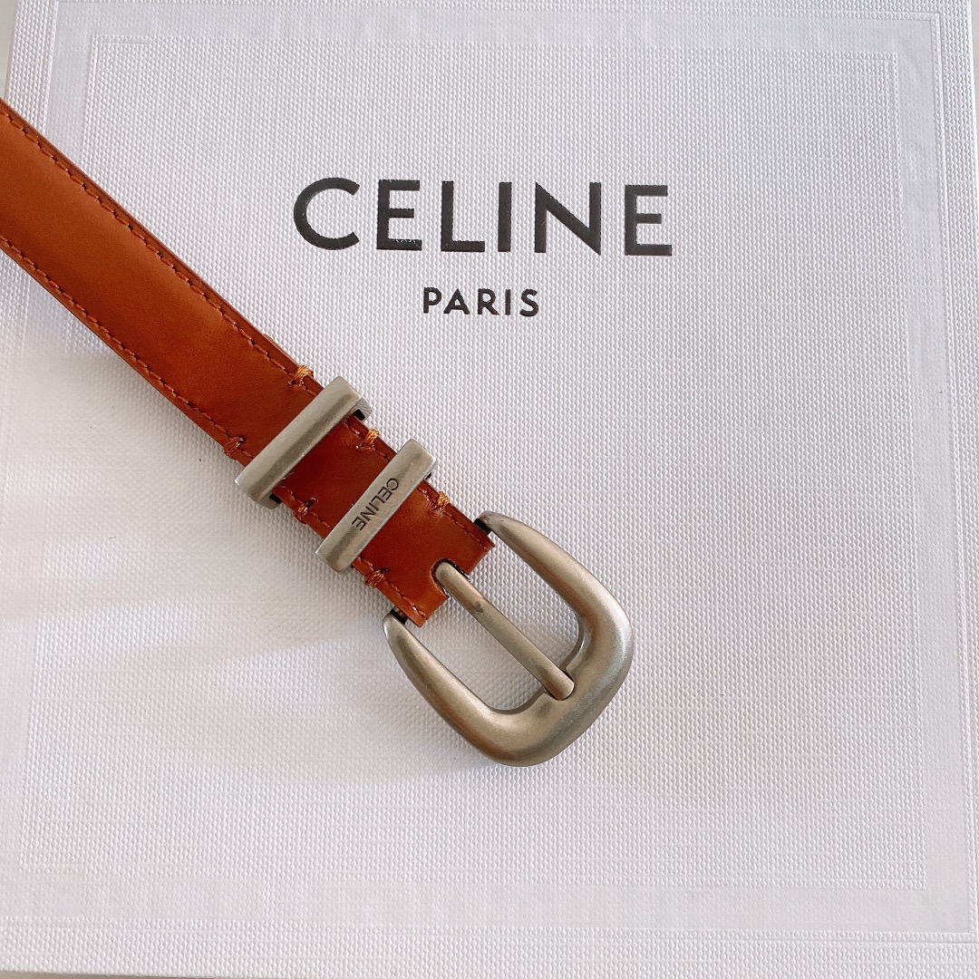 céline光滑牛皮革配ELEGANT腰带.金色.银色金属件！腰带饰有2个金属环.第一个圆环上携刻CEL