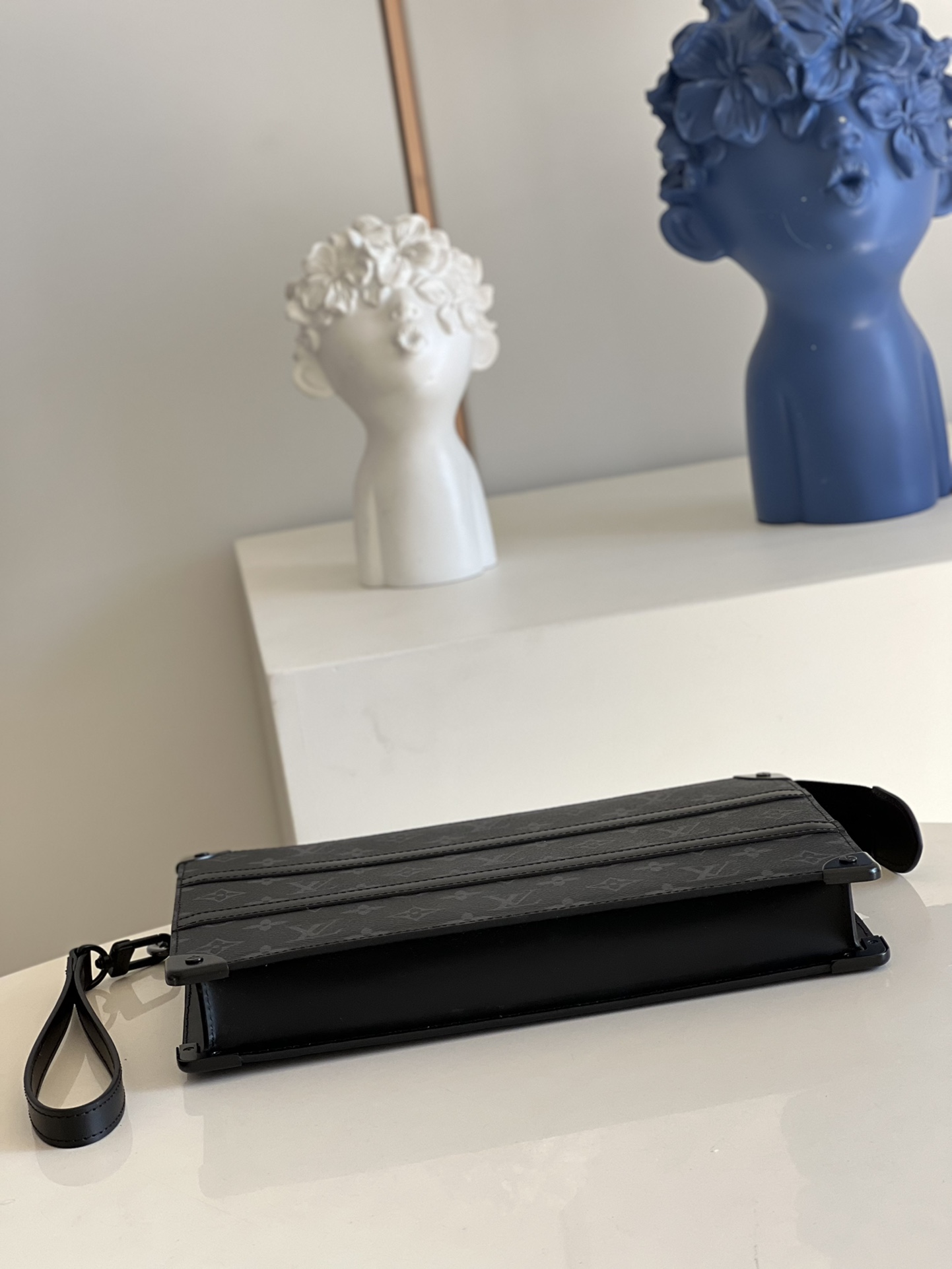 Louis Vuitton Classic Handcrafted Luxury Leather Shoulder Bag Ref 2