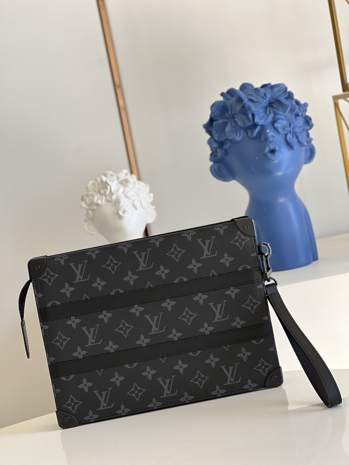 Louis Vuitton Classic Handcrafted Luxury Leather Shoulder Bag Ref 3