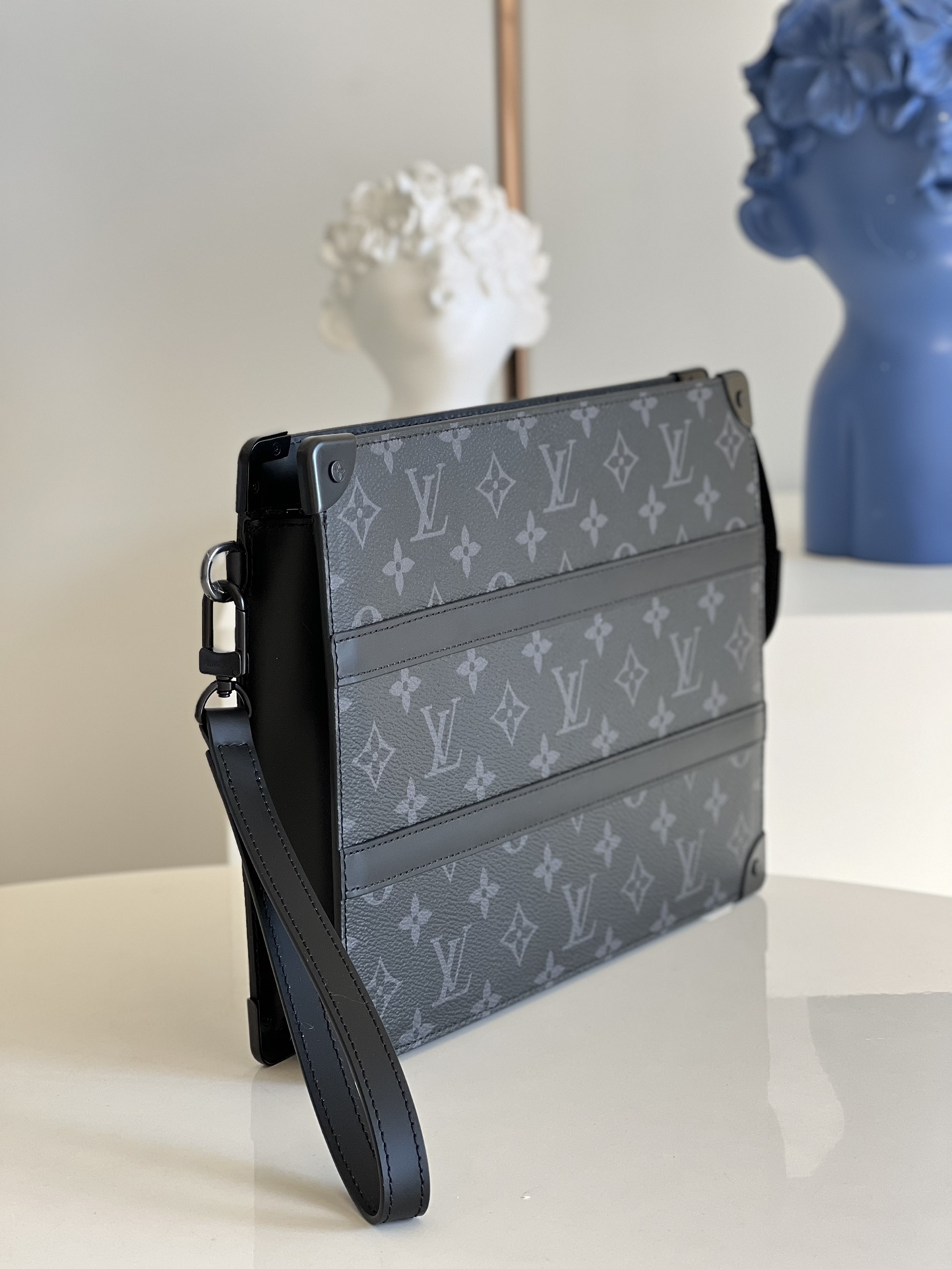 Louis Vuitton Classic Handcrafted Luxury Leather Shoulder Bag Ref 4