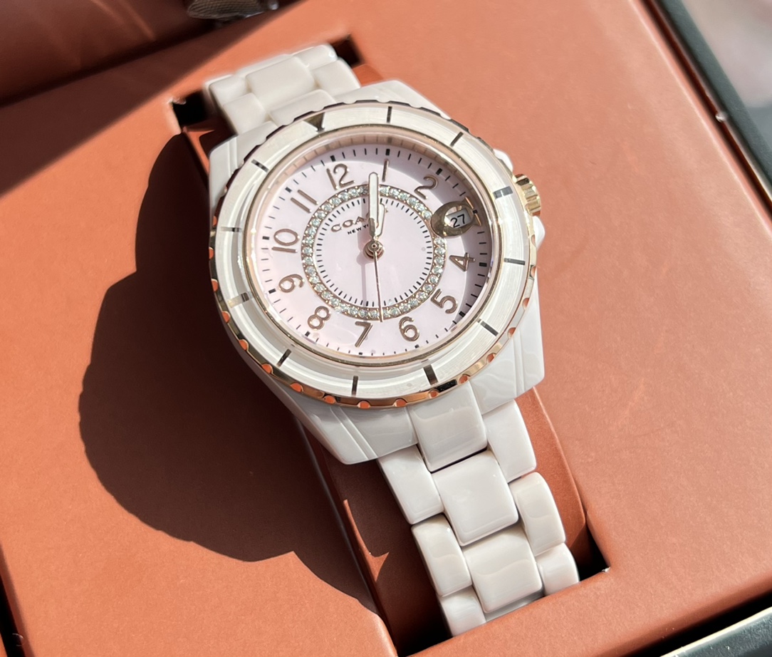 批盒：一款精致的陶瓷手表