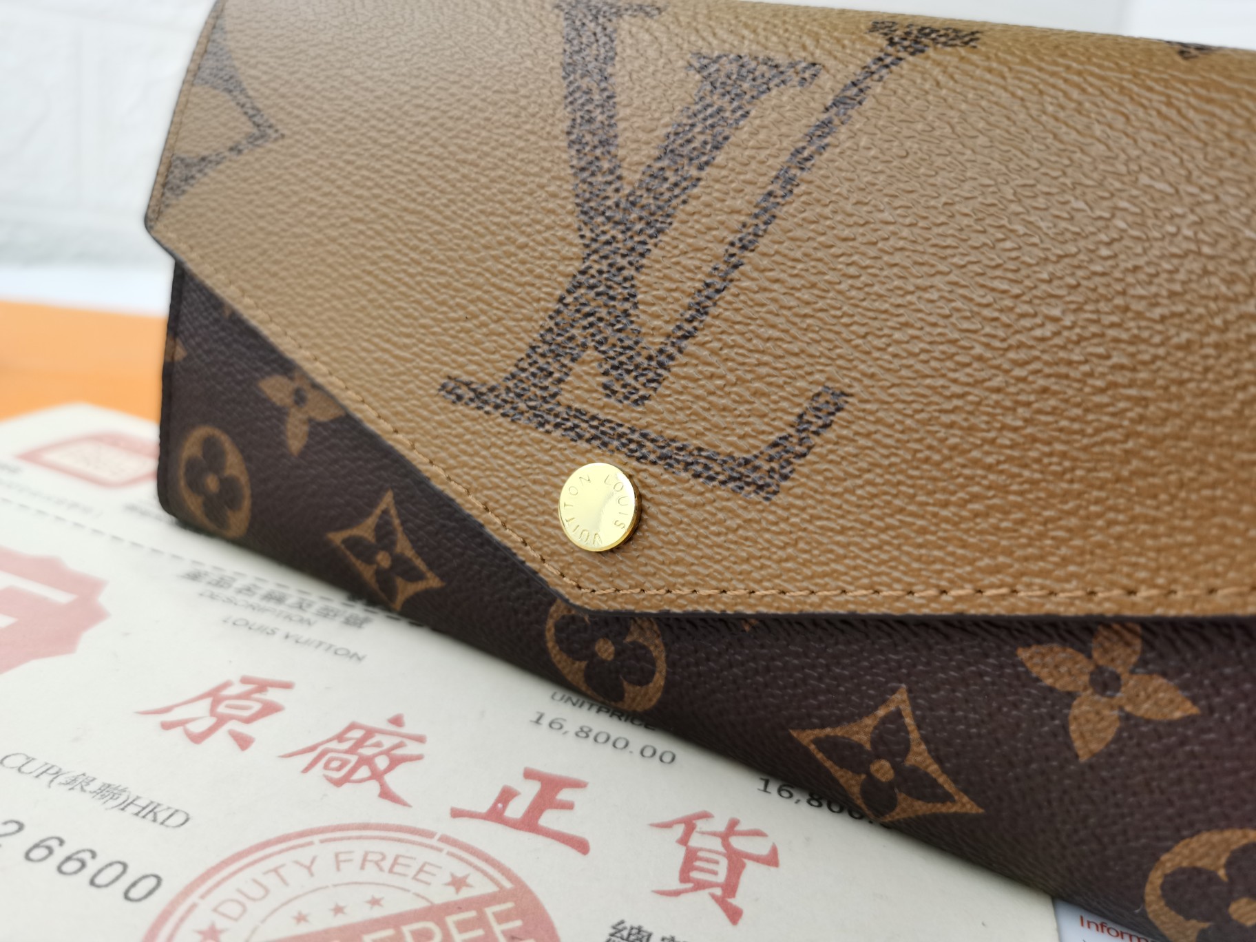 モノグラムエレガンス！新作カラーコンビ信封型財布