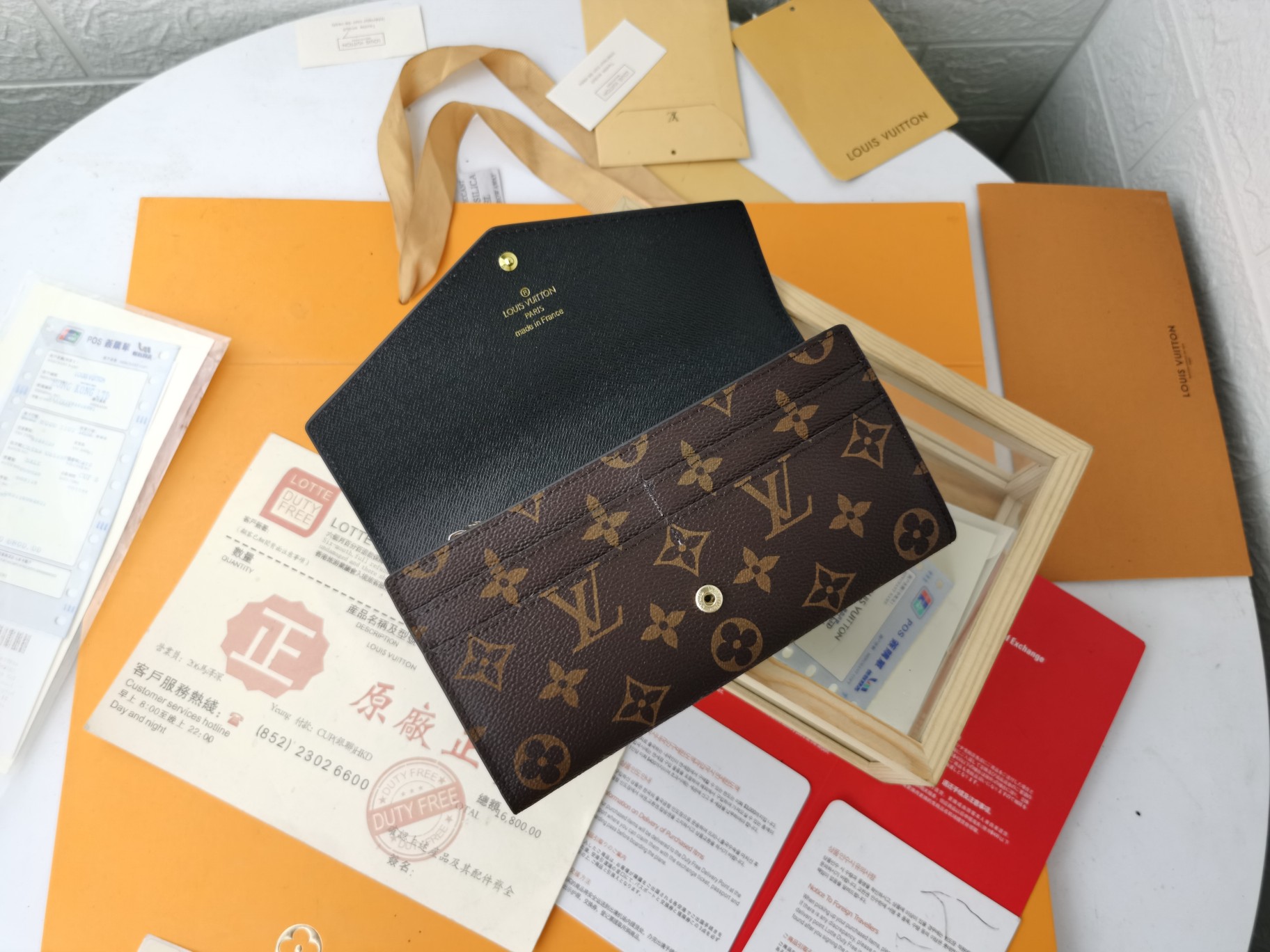 モノグラムエレガンス！新作カラーコンビ信封型財布