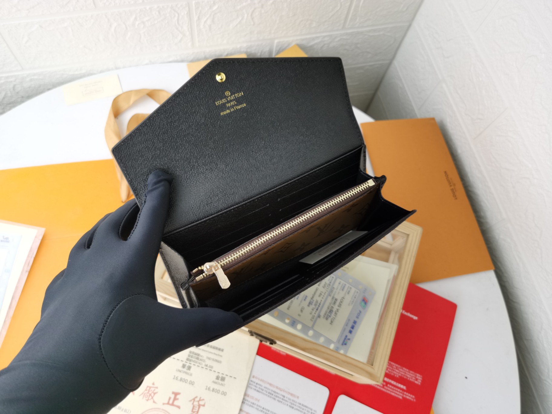 モノグラムエレガンス！新作カラーコンビ信封型財布