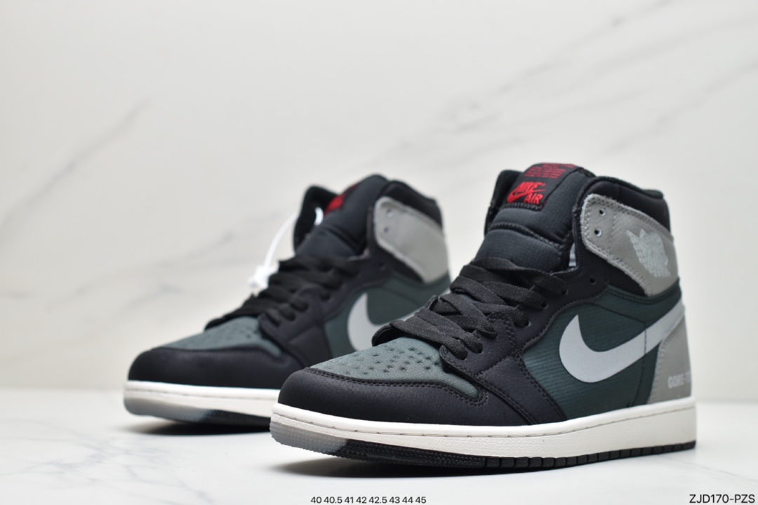 240 Air Jordan 1 的经典设计DB2889-001