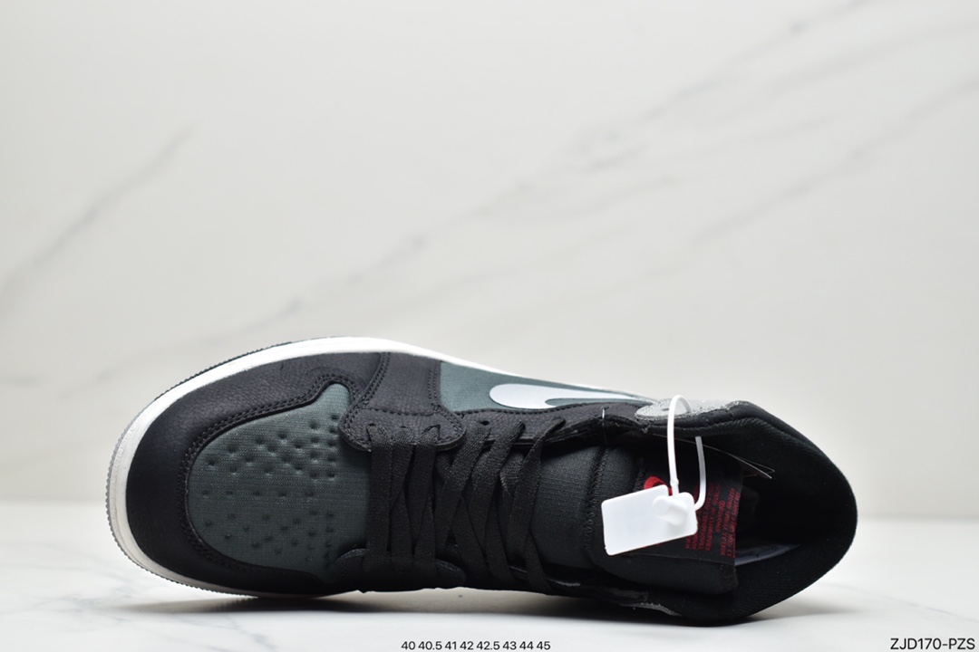 240 Air Jordan 1 的经典设计DB2889-001