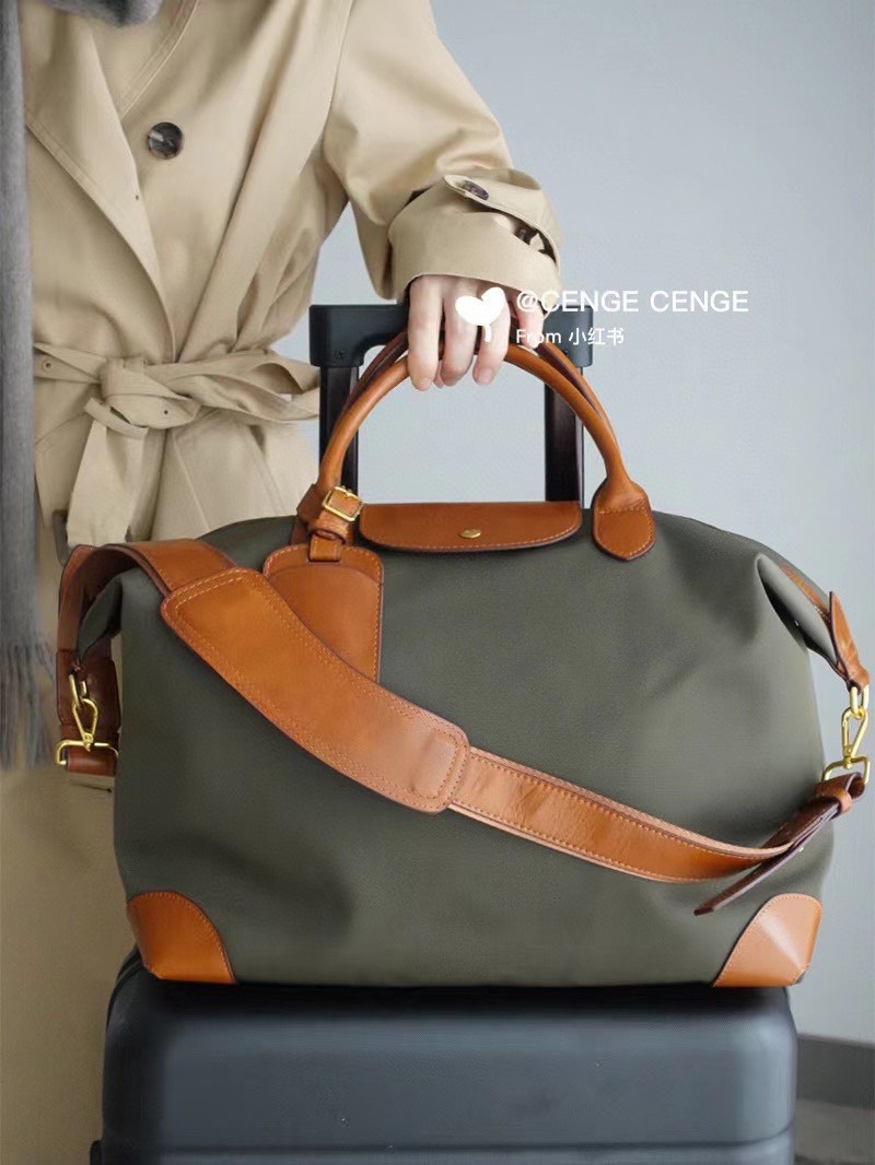 Longchamp The most practical travel bag in the bag industry! Its lightweight, can be packed, and easy to store. Its suitable for business trips,