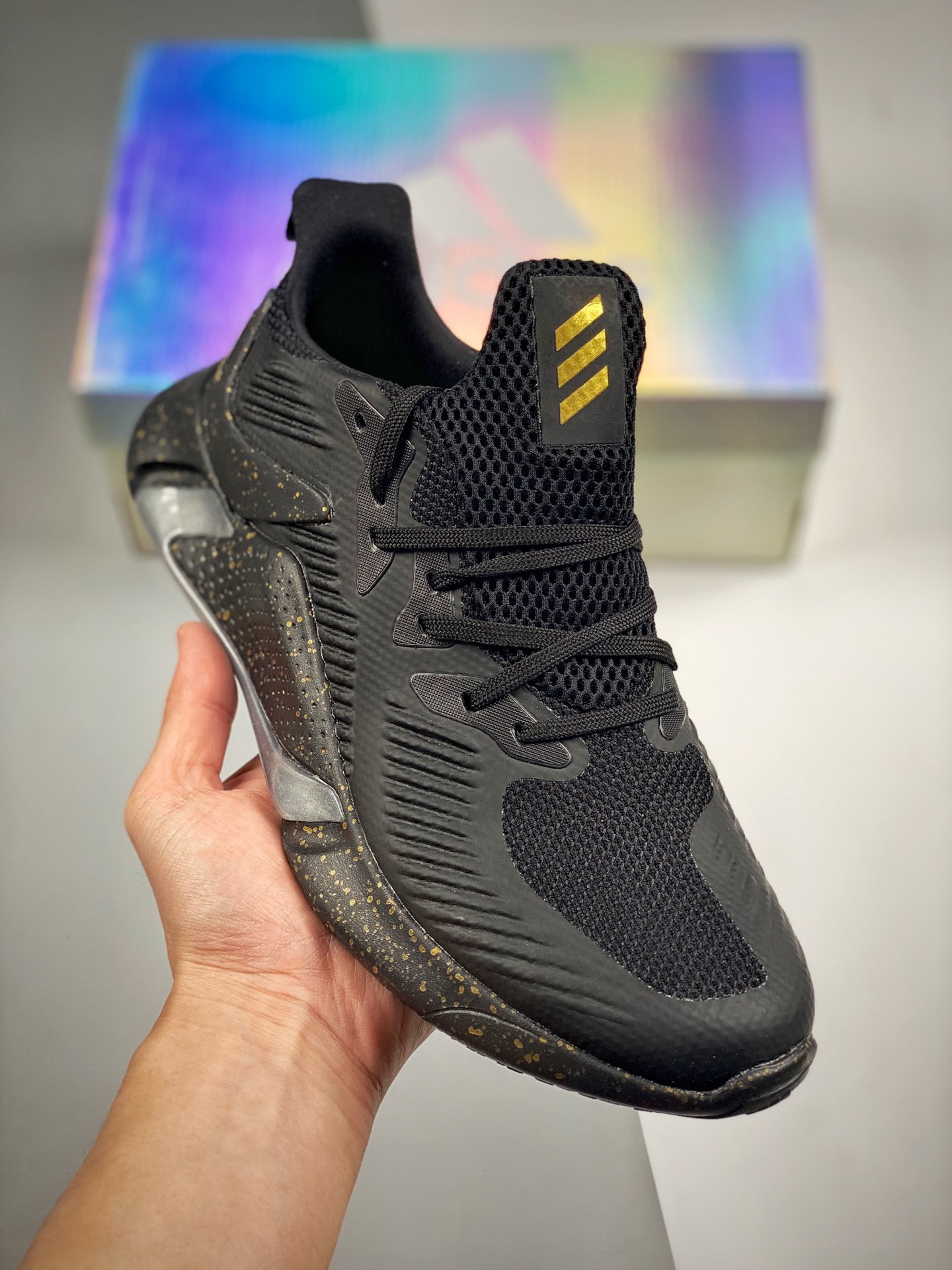 Adidas Alphabounce deae 2.0 nuevo Alpha pequeño coco. La parte superior de este modelo está hecha con diferentes tejido…