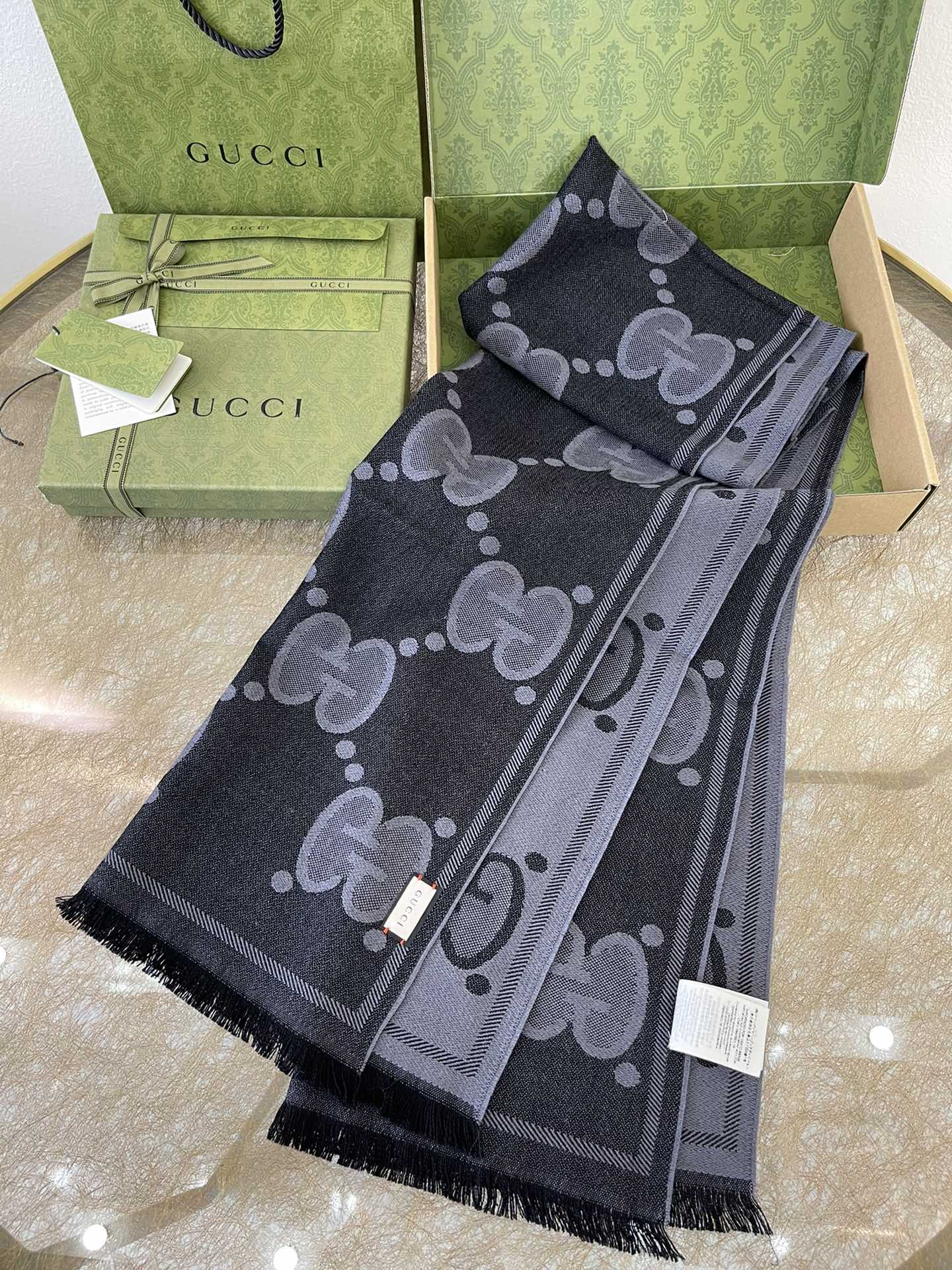 GUCCI古驰GG标识性羊毛提花围巾598189