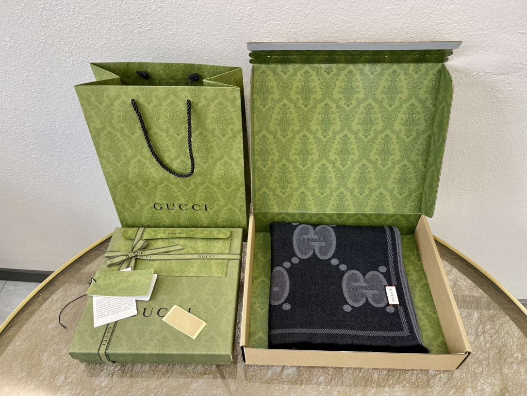 GUCCI古驰GG标识性羊毛提花围巾598189