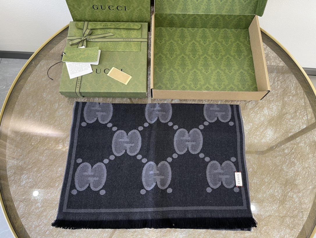 GUCCI古驰GG标识性羊毛提花围巾598189