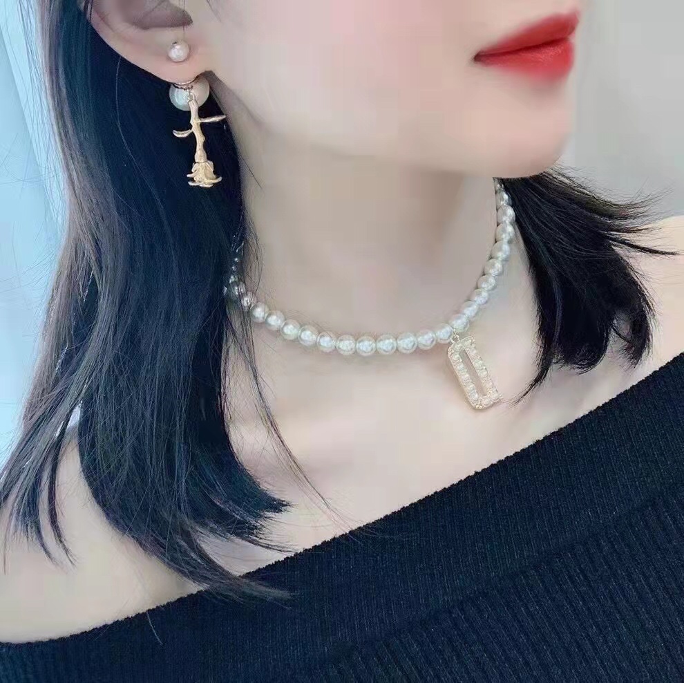 Dior Dior新款大小珍珠玫瑰胸针 法式浪漫 奢华 闭眼入单品