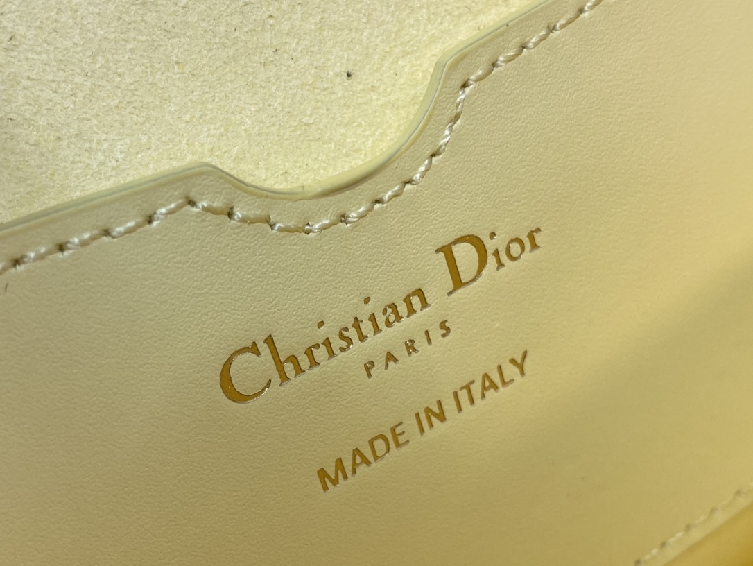 Dior Bobby East-West 马鞍包 M9327UMOL_M26Y