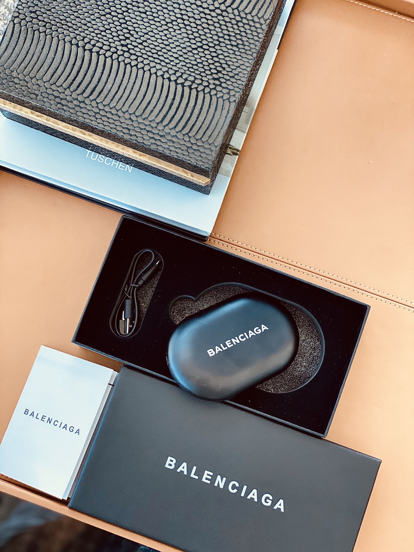 Balenciaga Hand Warmer Power Bank - Comprehensive 8