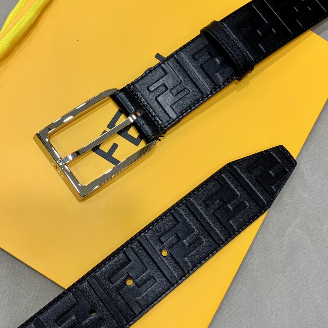 Fendi 五金做工精细 线条流畅 表面光滑 𝐙𝐏电镀工艺 香港通关【𝐇𝐀𝐀𝐒】 进口皮料