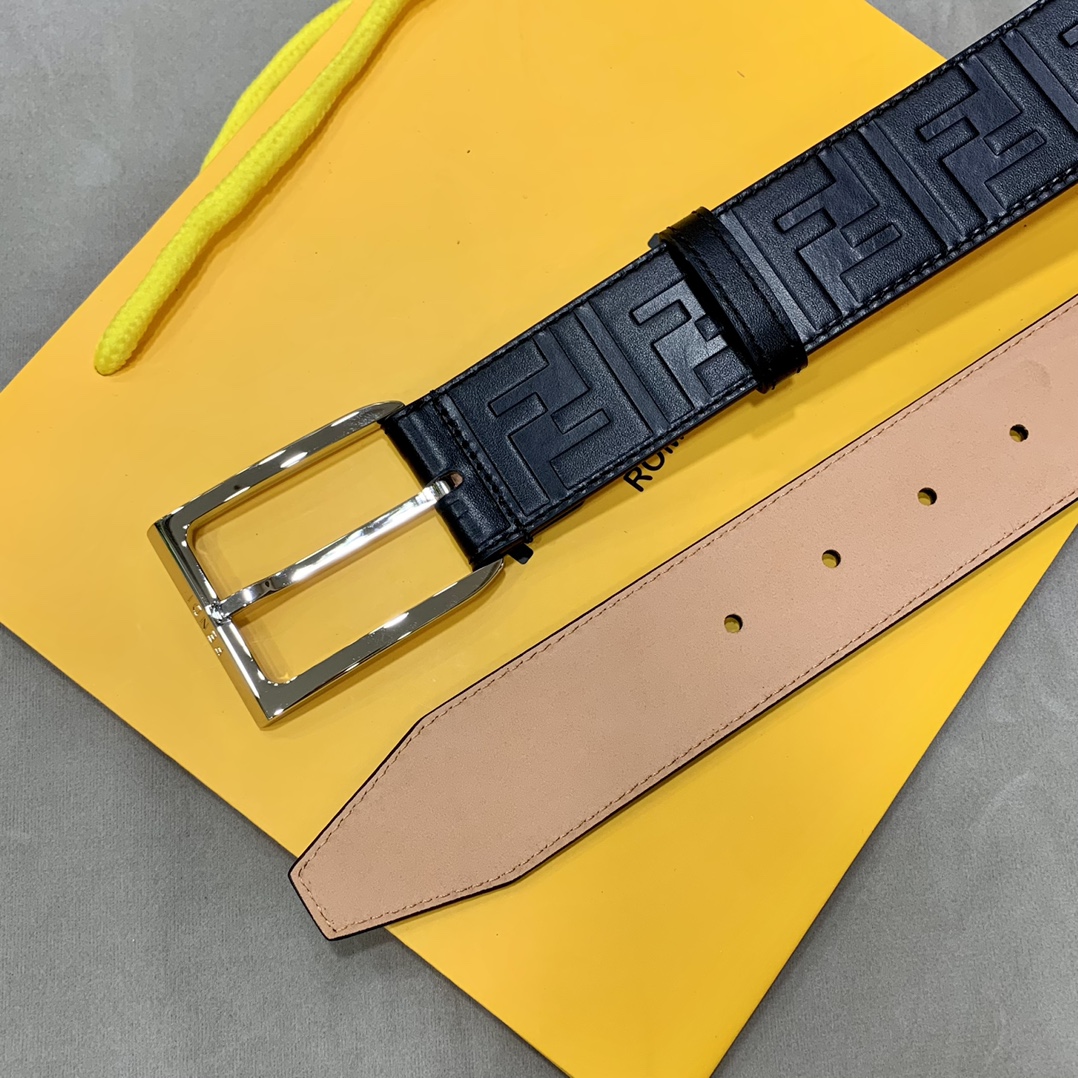 Fendi 五金做工精细 线条流畅 表面光滑 𝐙𝐏电镀工艺 香港通关【𝐇𝐀𝐀𝐒】 进口皮料