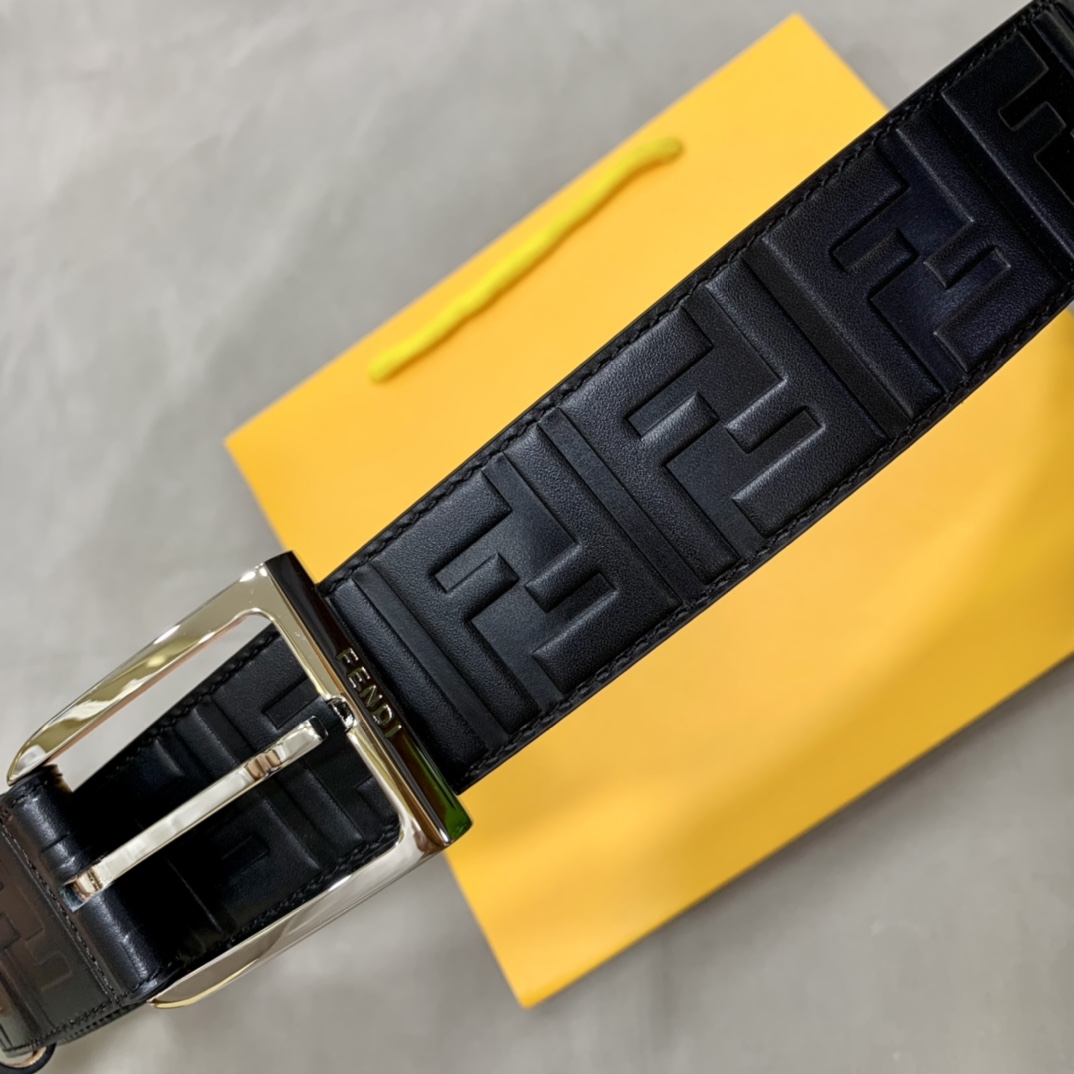 Fendi 五金做工精细 线条流畅 表面光滑 𝐙𝐏电镀工艺 香港通关【𝐇𝐀𝐀𝐒】 进口皮料