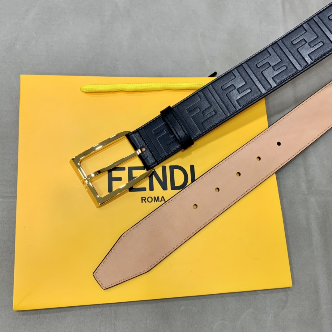 Fendi 五金做工精细 线条流畅 表面光滑 𝐙𝐏电镀工艺 香港通关【𝐇𝐀𝐀𝐒】 进口皮料