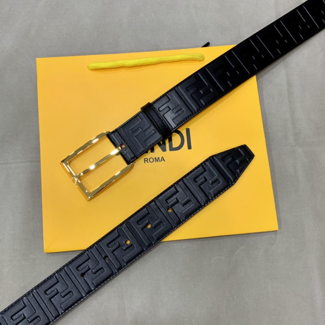 Fendi 五金做工精细 线条流畅 表面光滑 𝐙𝐏电镀工艺 香港通关【𝐇𝐀𝐀𝐒】 进口皮料