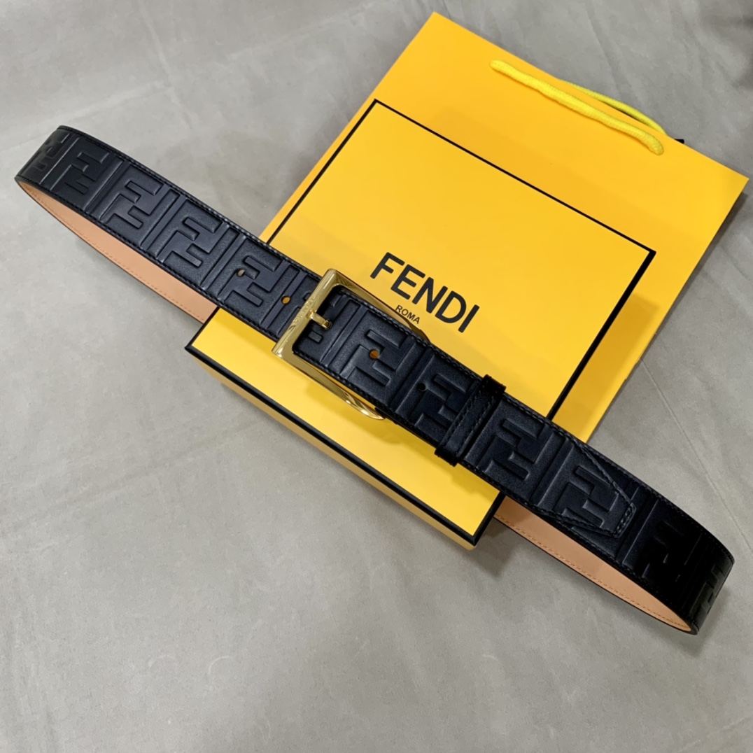 Fendi 五金做工精细 线条流畅 表面光滑 𝐙𝐏电镀工艺 香港通关【𝐇𝐀𝐀𝐒】 进口皮料
