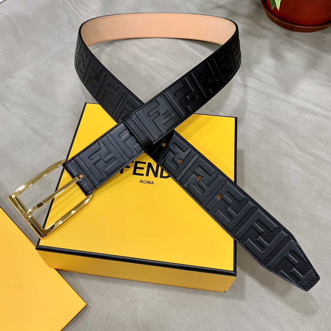 Fendi 五金做工精细 线条流畅 表面光滑 𝐙𝐏电镀工艺 香港通关【𝐇𝐀𝐀𝐒】 进口皮料