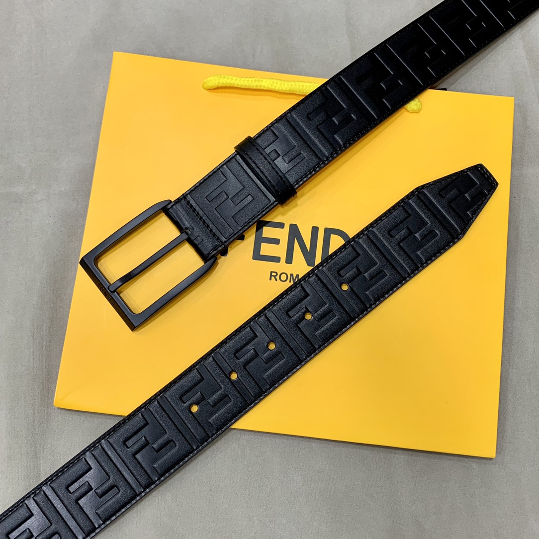 Fendi 五金做工精细 线条流畅 表面光滑 𝐙𝐏电镀工艺 香港通关【𝐇𝐀𝐀𝐒】 进口皮料
