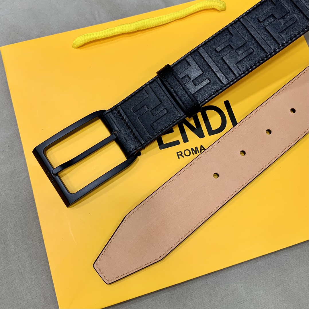Fendi 五金做工精细 线条流畅 表面光滑 𝐙𝐏电镀工艺 香港通关【𝐇𝐀𝐀𝐒】 进口皮料
