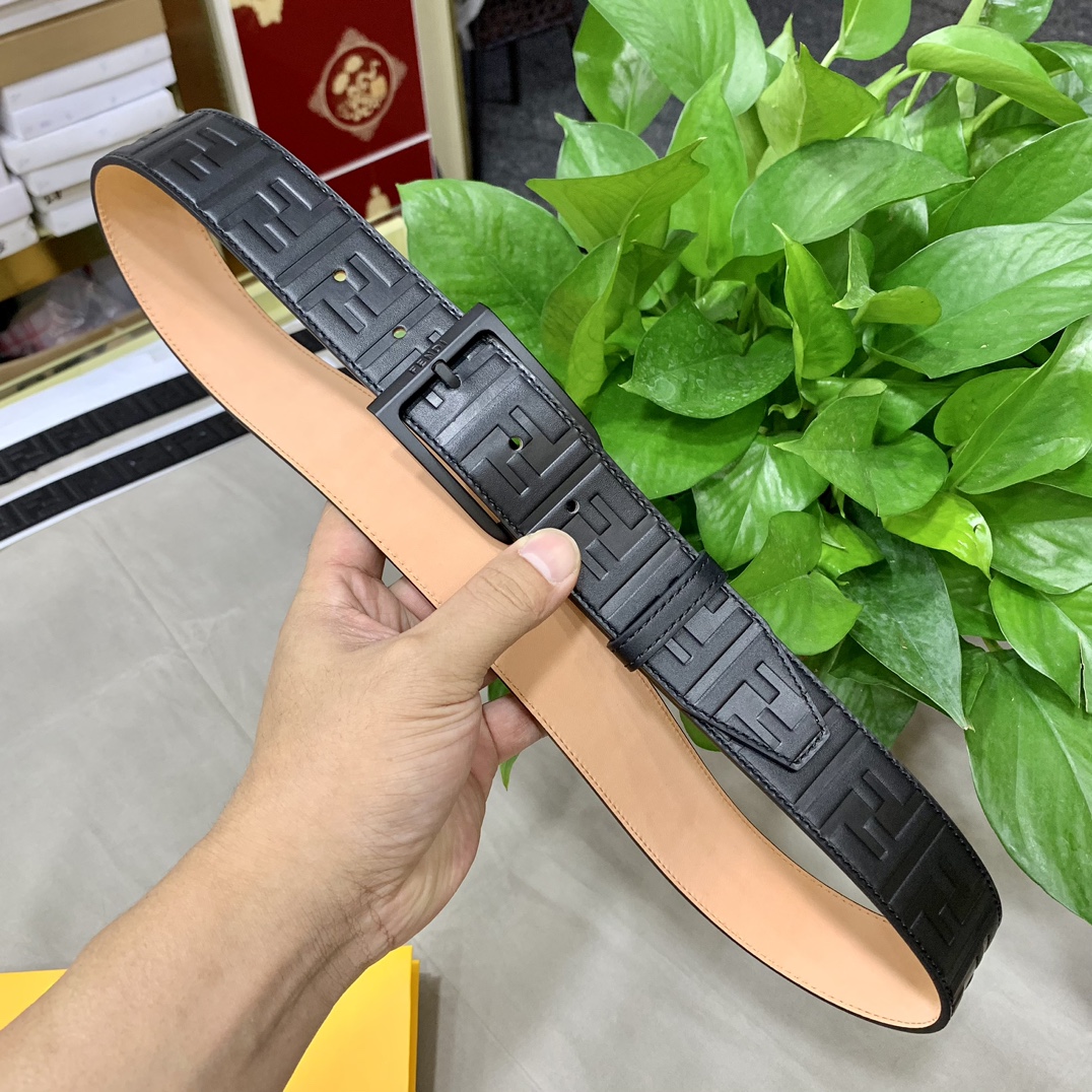 Fendi 五金做工精细 线条流畅 表面光滑 𝐙𝐏电镀工艺 香港通关【𝐇𝐀𝐀𝐒】 进口皮料