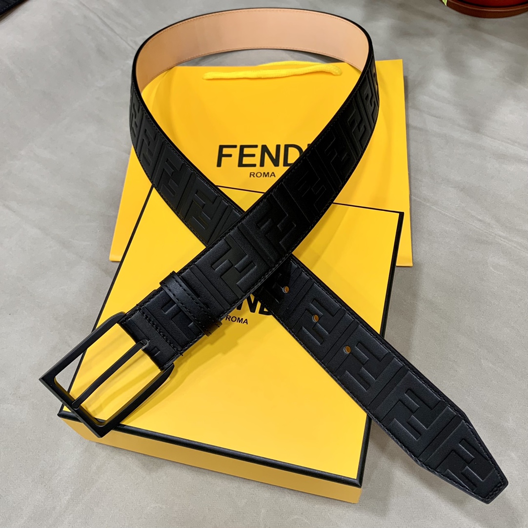 Fendi 五金做工精细 线条流畅 表面光滑 𝐙𝐏电镀工艺 香港通关【𝐇𝐀𝐀𝐒】 进口皮料