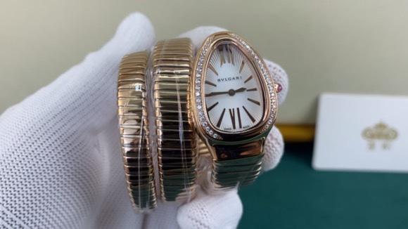 Bvlgari 皇家 宝格丽蛇形系列镶钻玫瑰金