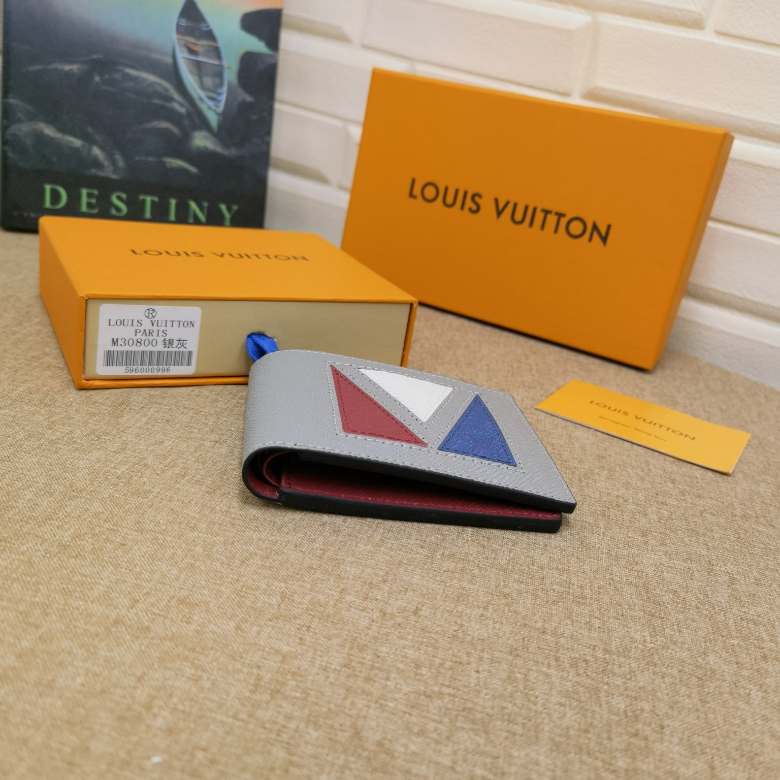 Leather Wallet - In-Hand Demonstration