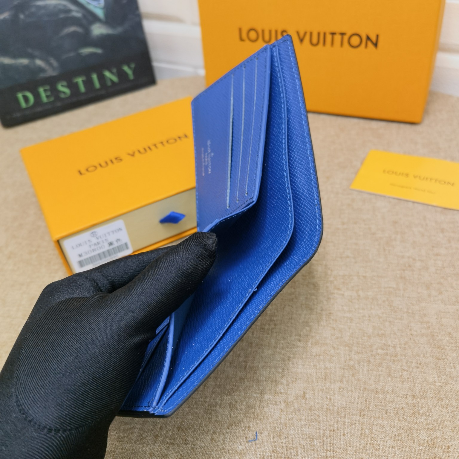 Leather Wallet - Sizing Comparison