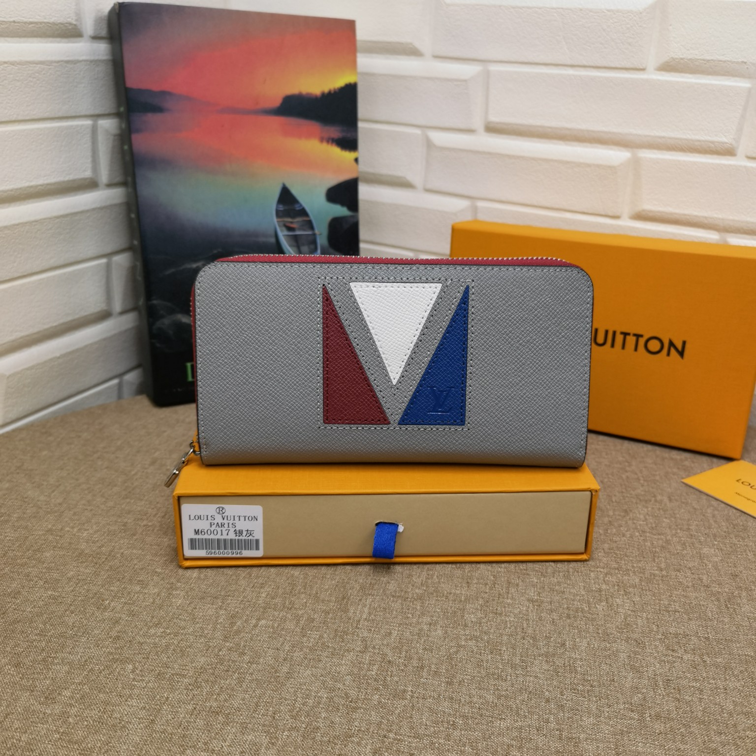 Long leather wallet exterior