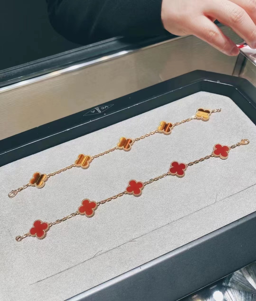 Five-Motif Tiger's Eye Bracelet - Comprehensive 5
