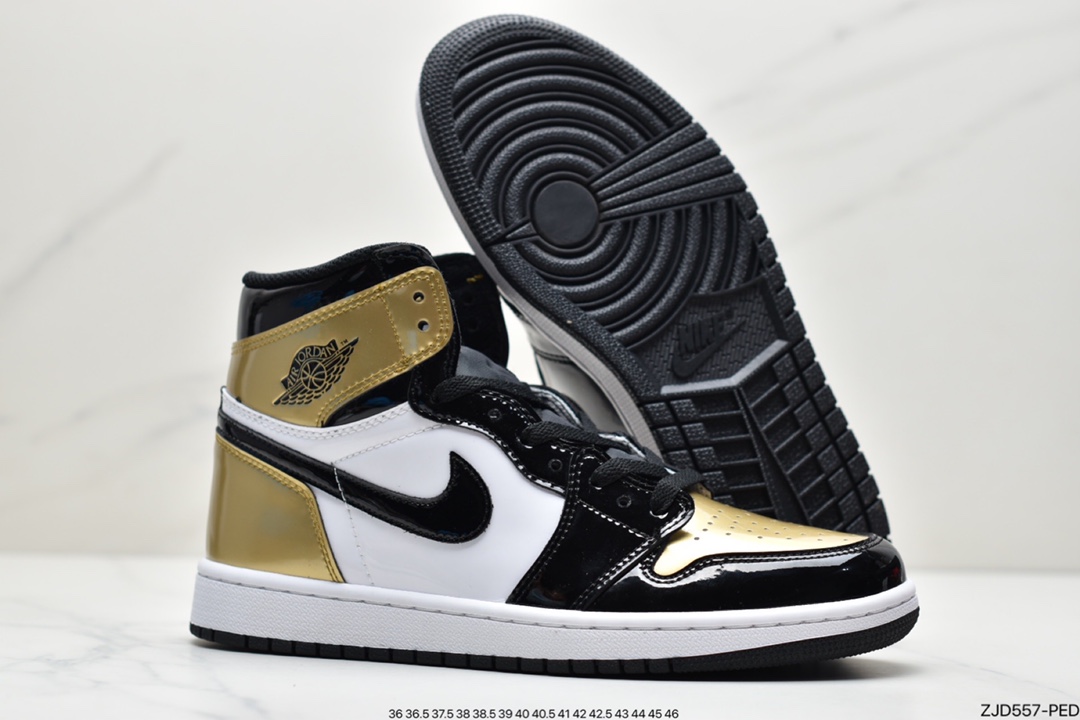 240 Air Jordan 1 “Shadow”影子灰同样是人气极高的经典款式555088-013