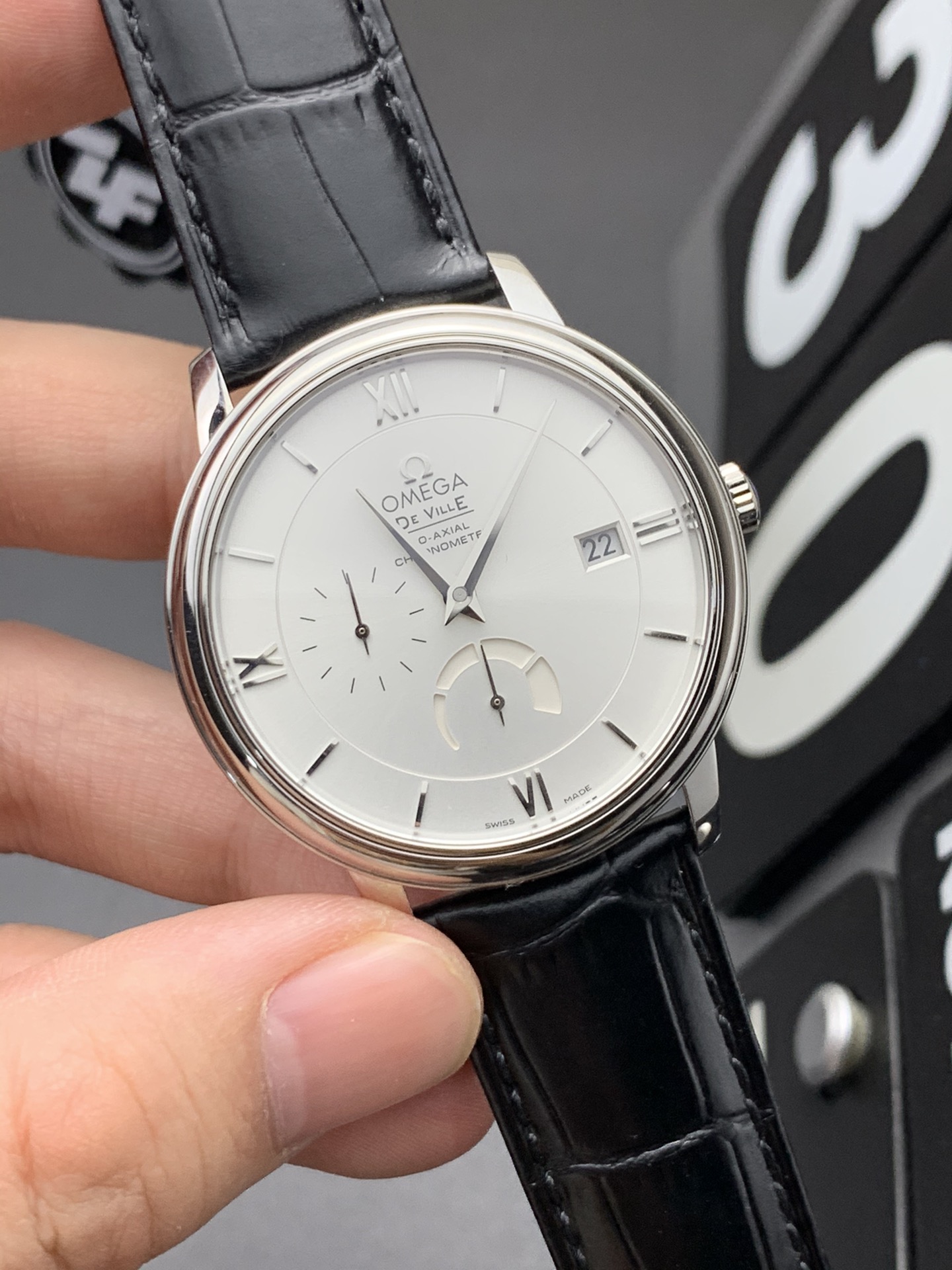 Omega 动显蝶飞