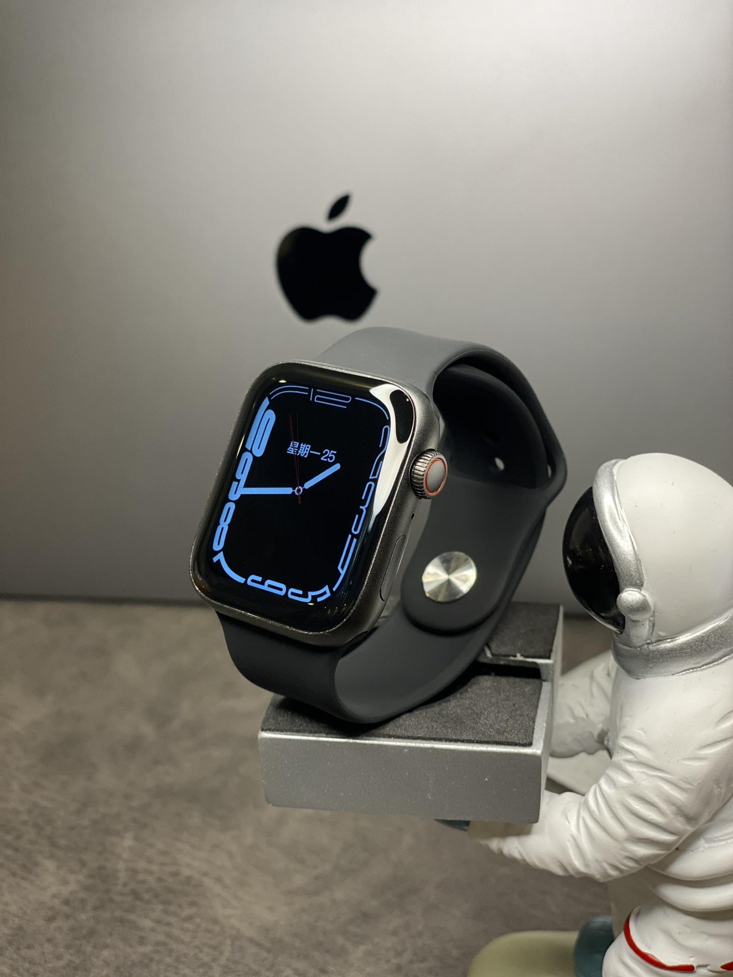 重磅出货‼️本地💰210
ln毒版Apple Watch Series 7 苹果手表
原机开模 一比一复刻正品 外观看不出假‼️
底部带序列号 官网可查询验证
同步正品扬声器单开孔设计 目前市面最屌版本
新增语音助手 带支付宝功能 不带手机也能付款
支持无线充电 侧面带双按键 旋钮可调节手表功能
1.8全面曲屏 四面等宽黑边 没有黑下巴 拒绝一眼假‼️
升级电池容量 待机可达一周 佩戴使用2天左右!
全新进口芯片 升级系统流畅度 目前最接近正品的版本
可打电话 发短信 支持24个国家系统语言
正品有的功能基本都有 各种运动数据检测 血氧 体温 久坐提醒等等 其他功能可看说明书介绍!
全实物拍摄 图片什么样到手就是什么样 杜绝套路
支持退换货 退换要求外观不磨损 屏幕膜不撕过
售后带保修三个月 人为损坏需收维修配件费用