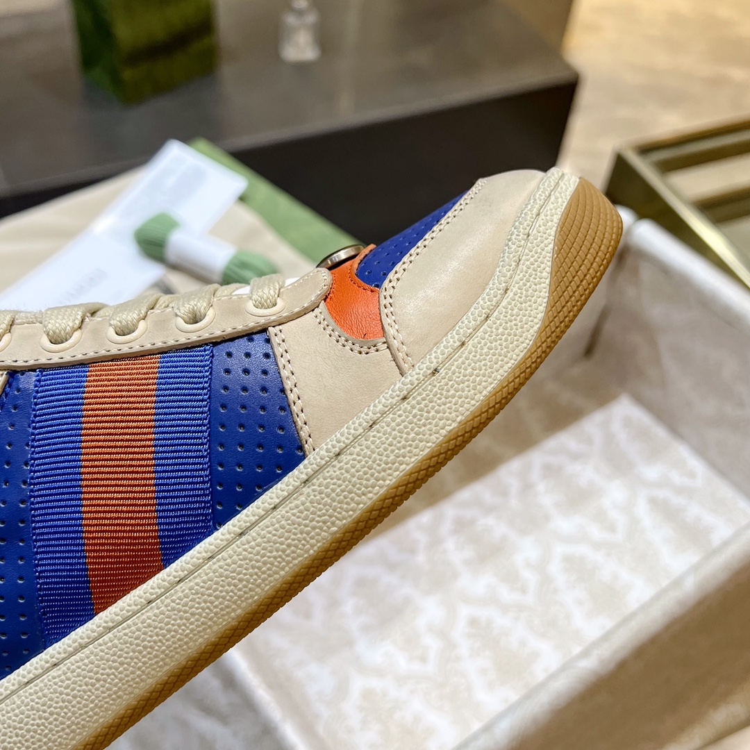 ex fábrica Gucci. zapatitos sucios piel perforada naranja y verde cinchas rojas y azules detalle pie