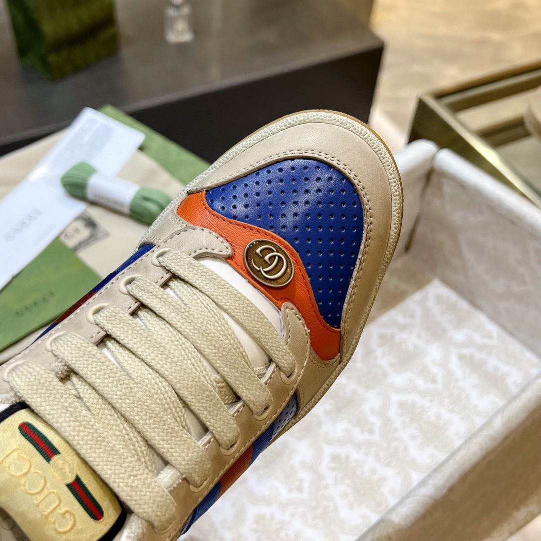 ex fábrica Gucci. zapatitos sucios piel perforada naranja y verde cinchas rojas y azules detalle pie