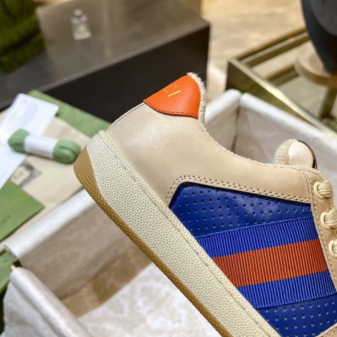 ex fábrica Gucci. zapatitos sucios piel perforada naranja y verde cinchas rojas y azules detalle pie